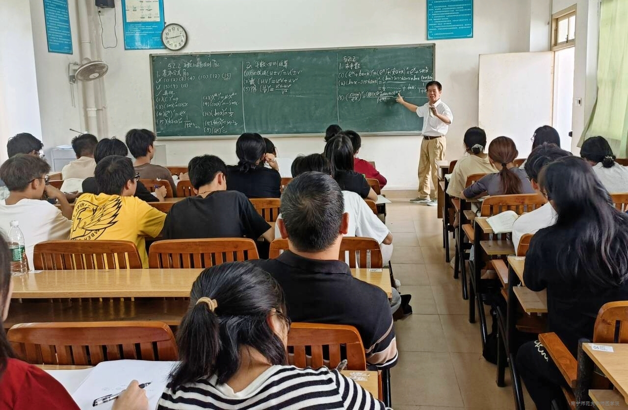 【教学质量提升月】理工系开展《高等数学I》课程教学观摩课