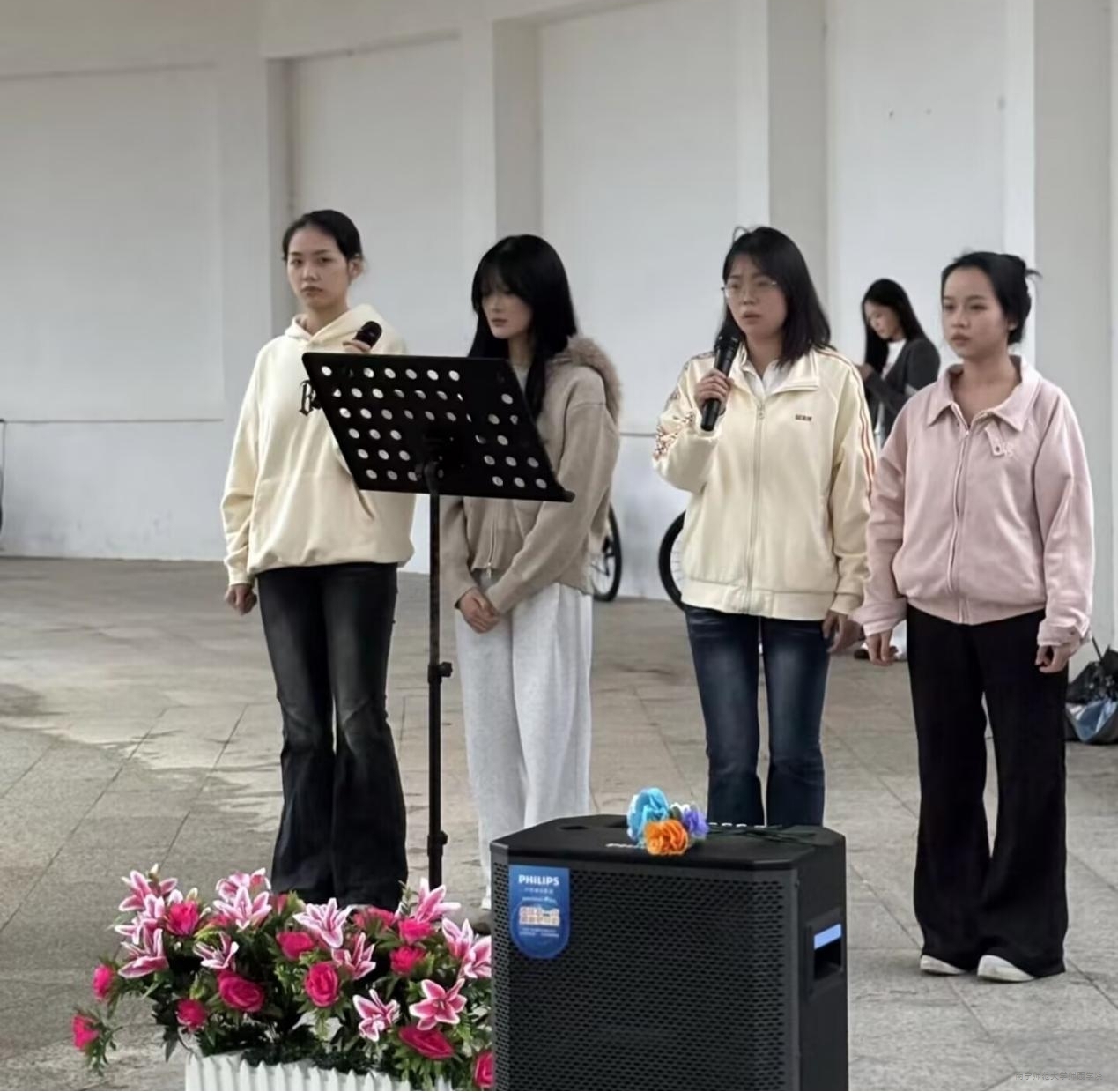 艺术系举办2025年秋季学期“师园欢乐广场秀”活动