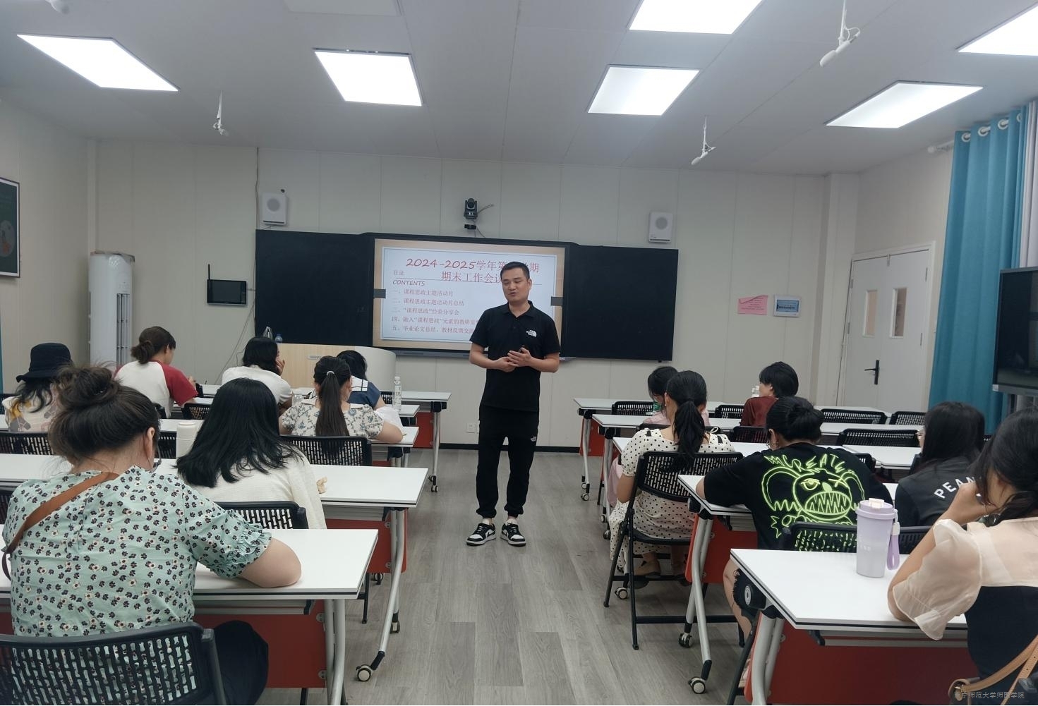 外语系召开学期期末工作会议