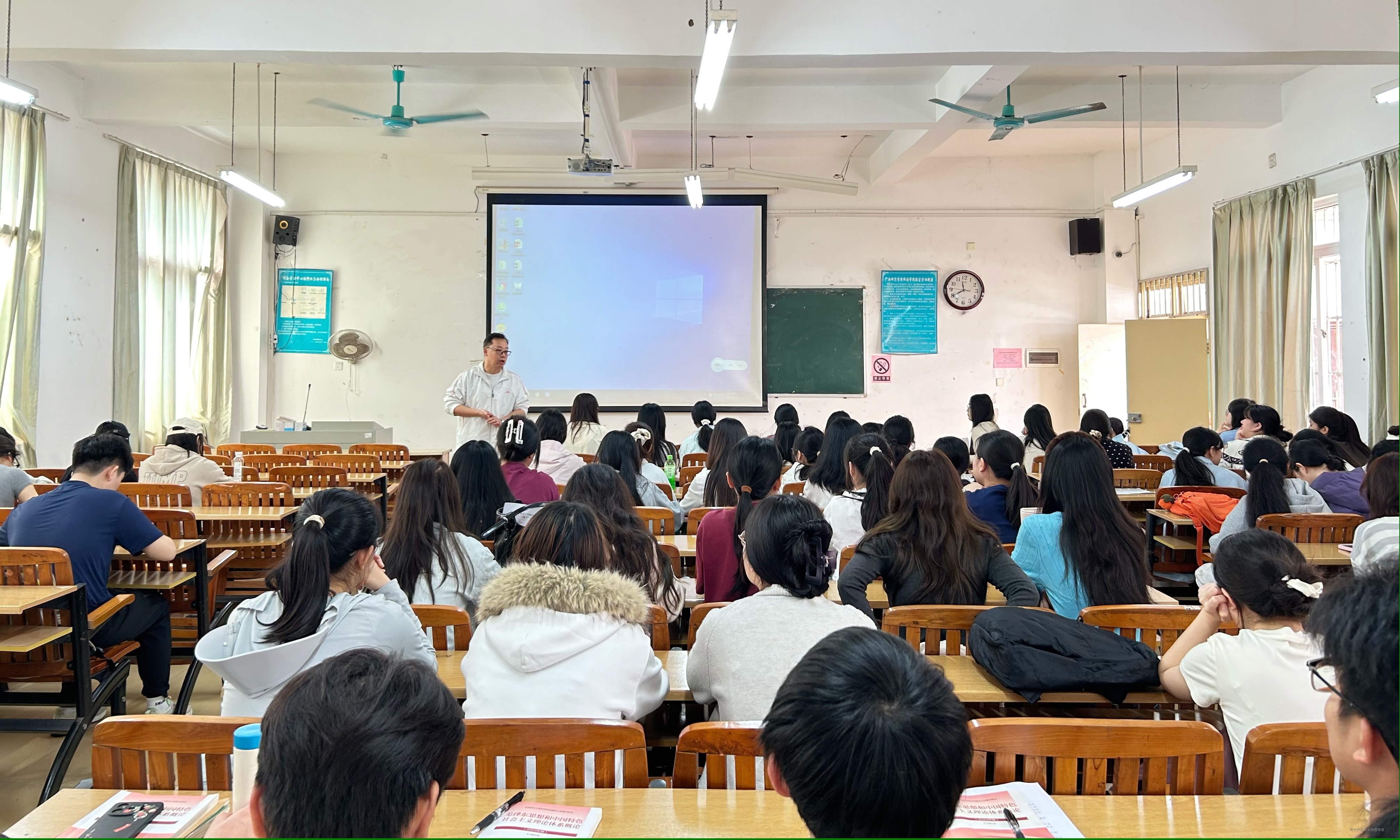 中文系召开2024级汉语言文学专业学生教育见习动员大会