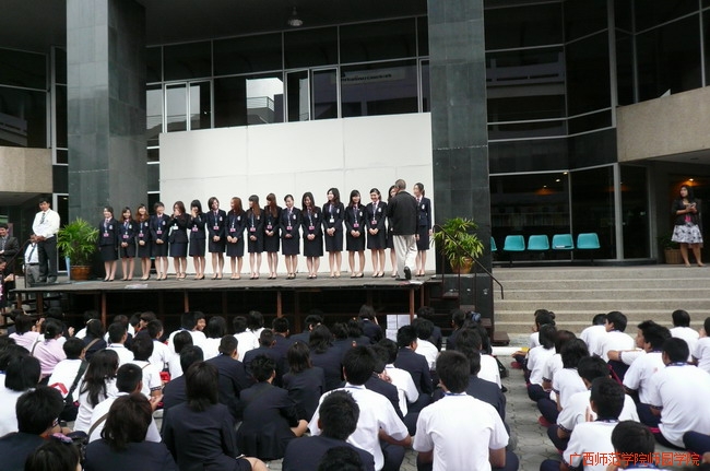 09级赴泰国留学学生在泰国佛统皇家大学
